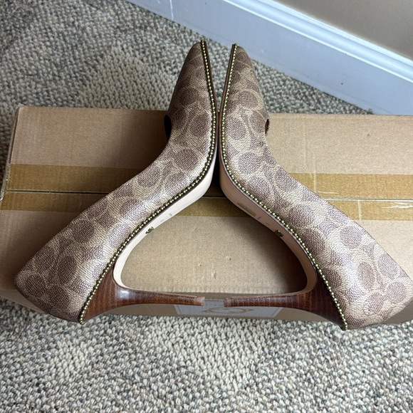 Coach • Waverly Pump with Beadchain • Tan Coated Canvas • 10 • SO Gently Worn!😍 - Picture 14 of 16